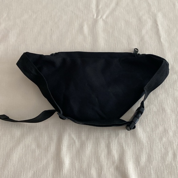 Fashion Nova Waist bag - Picture 4 of 5